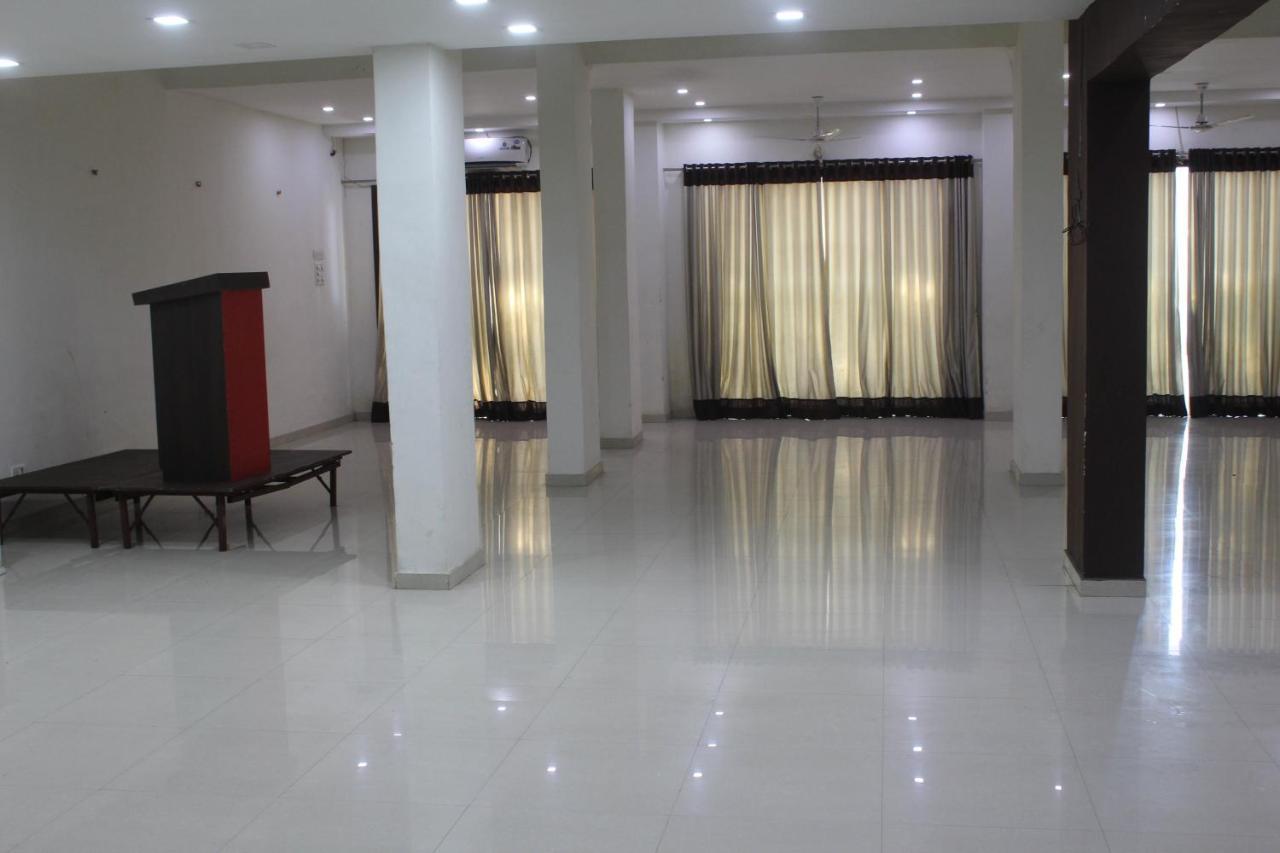 Hotel Ambica Daman Exterior foto